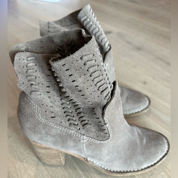 Dolce Vita taupe bootie - size 7.5 - Picture 1 of 6
